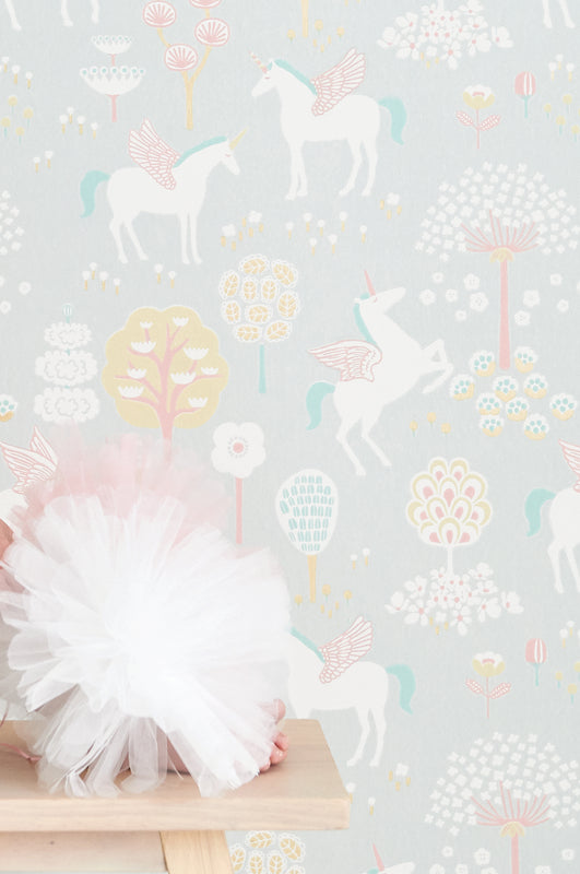 True Unicorns – pilka