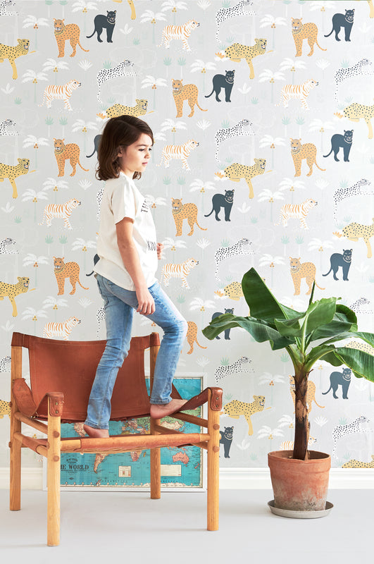 Majvillan tapetai – Black panther (šviesiai pilka)