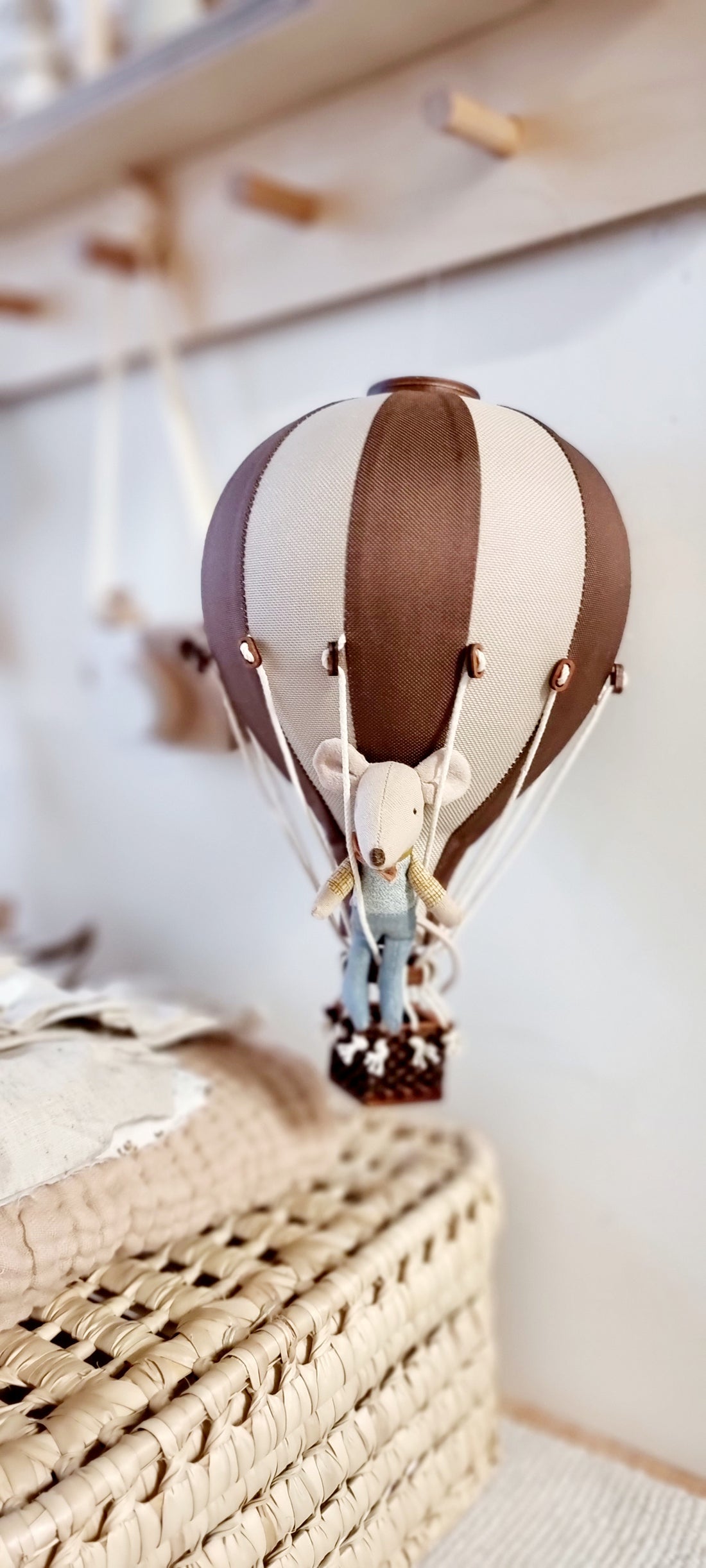 Pakabinamas dekoratyvinis oro balionas LIGHT BROWN / DARK BROWN